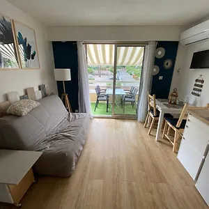 studio-207-les-pieds-dans-leau-a-30m-de-la-plage.fr-provencehotel.com/